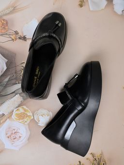 Ronnie Grey - Women Black Solid Tassel Loafers