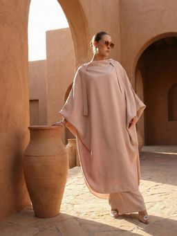 ISHIN - Rich Cream Relaxed Abaya