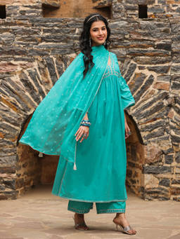 EverBloom - Rooh Green Gathered Gota Lace Kurta With Wide Leg Pant And Dupatta (Set of 3)