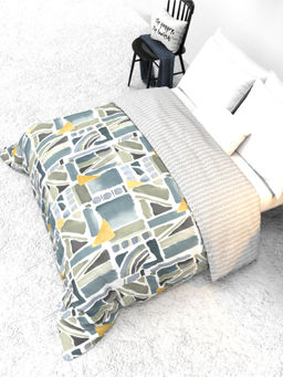 the White Moss - Multi-Color Heavy Winter 300 GSM Reversible Bed Quilt & 2 Pillow Covers (King)