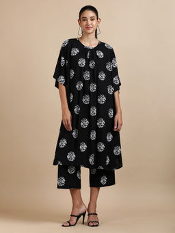 Black & Blah Blah - Black Relaxed Fit Floral Printed Monochrome Kurta and Pant (Set of 2)