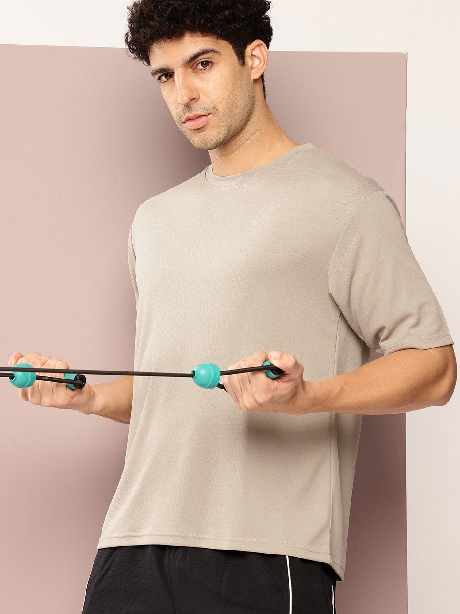 Men Short Sleeve Round Neck Oversized Polyester Silver T-Shirt