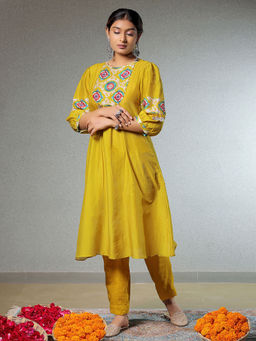 Sukruti Design - Yellow Printed Kurta and Pant (Set of 2)