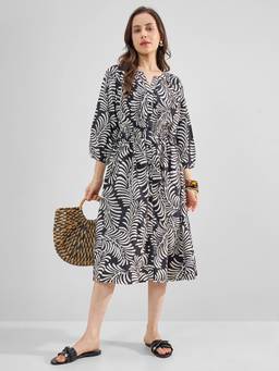 TOKYO TALKIES - Black Floral Print A-Line Dress