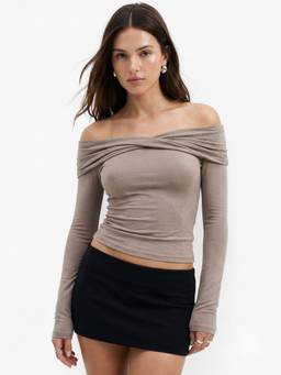Outzidr - Grey Twisted Off-Shoulder Fitted Top