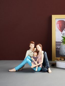 Tayhaa - Loving Family Resin Figurine