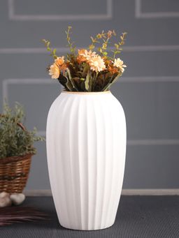 Tayhaa - Ribbed Flower Vase