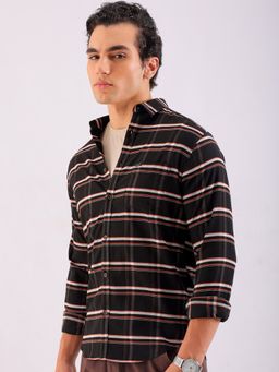 The Indian Garage Co - Men Regular Fit Checks Full Sleeves Cutaway Collar Casual Shirt Black