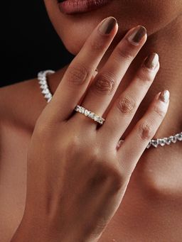 MISS JO - Heart Shaped Solitaire Wedding Bands