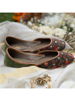 Coral Haze - Grey Velvet Floral Print Juttis