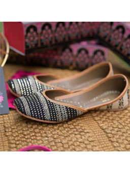 Coral Haze - Black And White Jacquard Striped Juttis