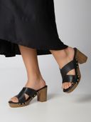 Black color option, Sold out, Currently selected