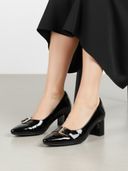 Black color option, Sold out, Currently selected