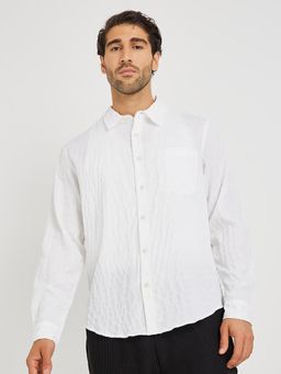 Styli - Men Textured Regular Fit Spread Collar Long Sleeve White Shirt