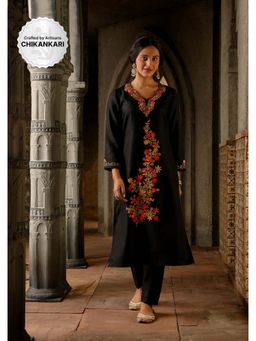 House of Chikankari - Kasmira Aari woollen Straight Kurta with Pant (Set of 2)