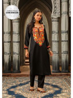 House of Chikankari - Kasmira Aari woollen Straight Kurta with Pant (Set of 2)