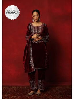 House of Chikankari - Maroon Hoc Velvet Embroidered Women's Kurta With Pant And Dupatta