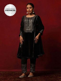 House of Chikankari - Black Solid Women's Kurta with Leggings and Dupatta