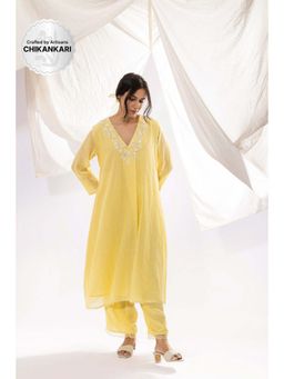 PANTS AND PAJAMAS - Light Yellow Chanderi Mull Chikan Kurta with Pant (Set of 2)
