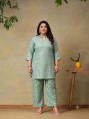 Green color option, Sold out, Currently selected