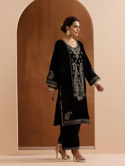 ISHIN - Women Black Embroidered Kurta with Pant (Set of 2)