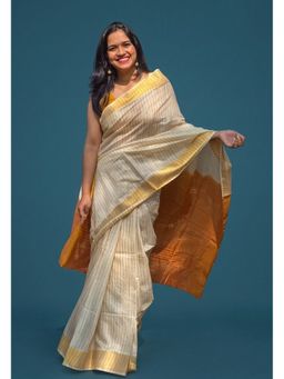 APAAPI THREADS OF GLORY - Ivory Hand-Dyed Silk Cotton Handloom Saree with Unstitched Blouse