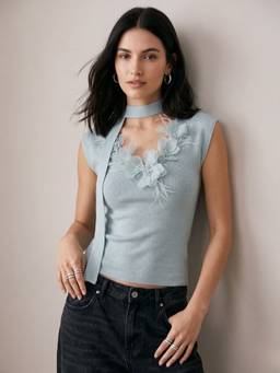 Outzidr - Blue Plunge Neck Floral Corsages Top With Scarf