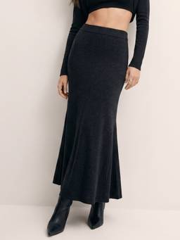 Outzidr - Black Flared Midi Skirt