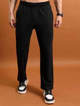 HIGHLANDER - Black Solid Relaxed Fit Trackpant