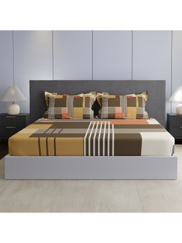 Boutique Living - Gardenia Augusta Meta morph Olive Geometric Bedsheet with Pillow Covers (King)