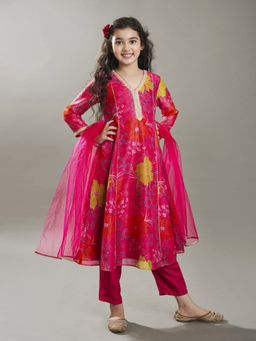 BITIYA BY BHAMA - Girls Pink Floral Printed Kurta With Trousers & Dupatta