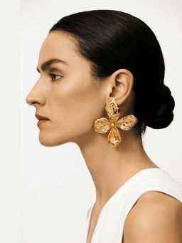 HOUSE OF SAL - Golden Detailed Flower Earrings