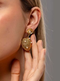 HOUSE OF SAL - Golden Lira Shell Earrings