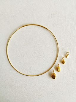 DE'ANMA - Gold Choker with Charms