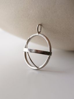 DE'ANMA - Nia Silver Pendant