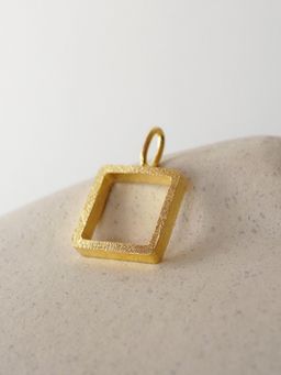 DE'ANMA - Gold Square Pendant