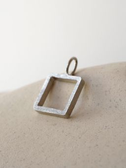 DE'ANMA - Silver Square Pendant