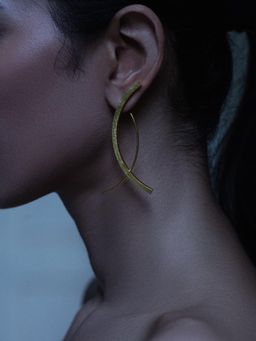 DE'ANMA - Gold Koi Studs Earrings
