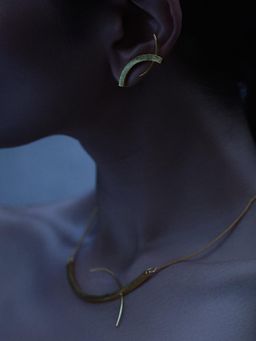 DE'ANMA - Gold Taai Studs Earrings