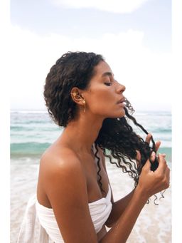 DE'ANMA - Gold Mee Studs Earrings