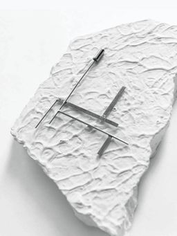 DE'ANMA - Silver Index Drop Earrings