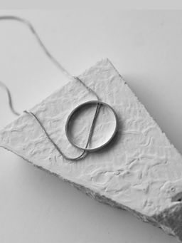 DE'ANMA - Slit A Circle Silver Neckpiece