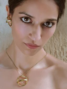 DE'ANMA - Gold Nia Charm Necklace