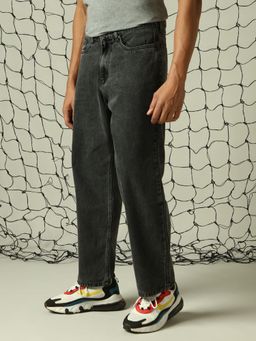 Hubberholme - Men Regular Washed Loose Fit Cotton Mid- Rise Jeans