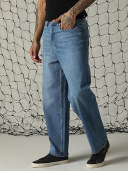Hubberholme - Men Regular Washed Loose Fit Cotton Mid- Rise Jeans