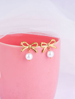 NAITRA - Gold Stainless Steel 18K Gold Plated Pearl Pair Of Earrings