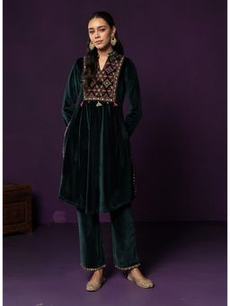 Lakshita - Green Velvet Thread Work Kurta with Pant