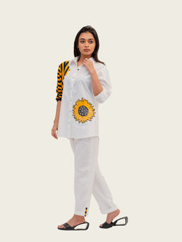 Richaa Goenka - White Cotton Embroidered Shirt And Pant