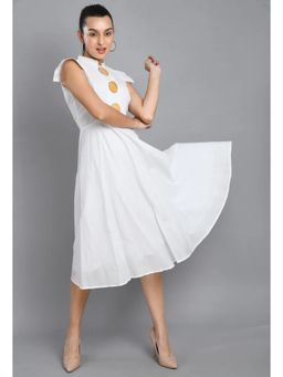 Diiwataa - Big Buttons White Dress