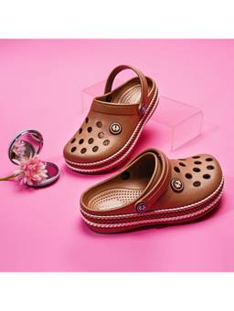 HOPPA - Brown Round Toe Clogs